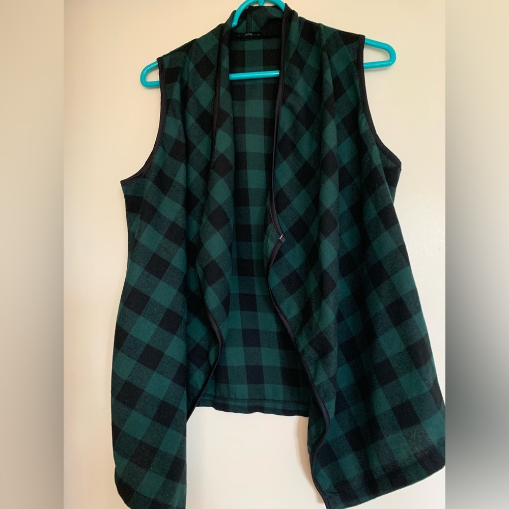 LoveUDear ladies green and black plaid vest, size M